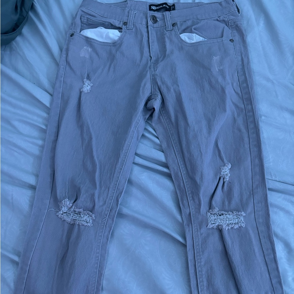 Grey and white ripped skinny jeans #skinnyjeans